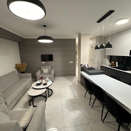Elegant Escape In City Center Yerevan Exterior photo