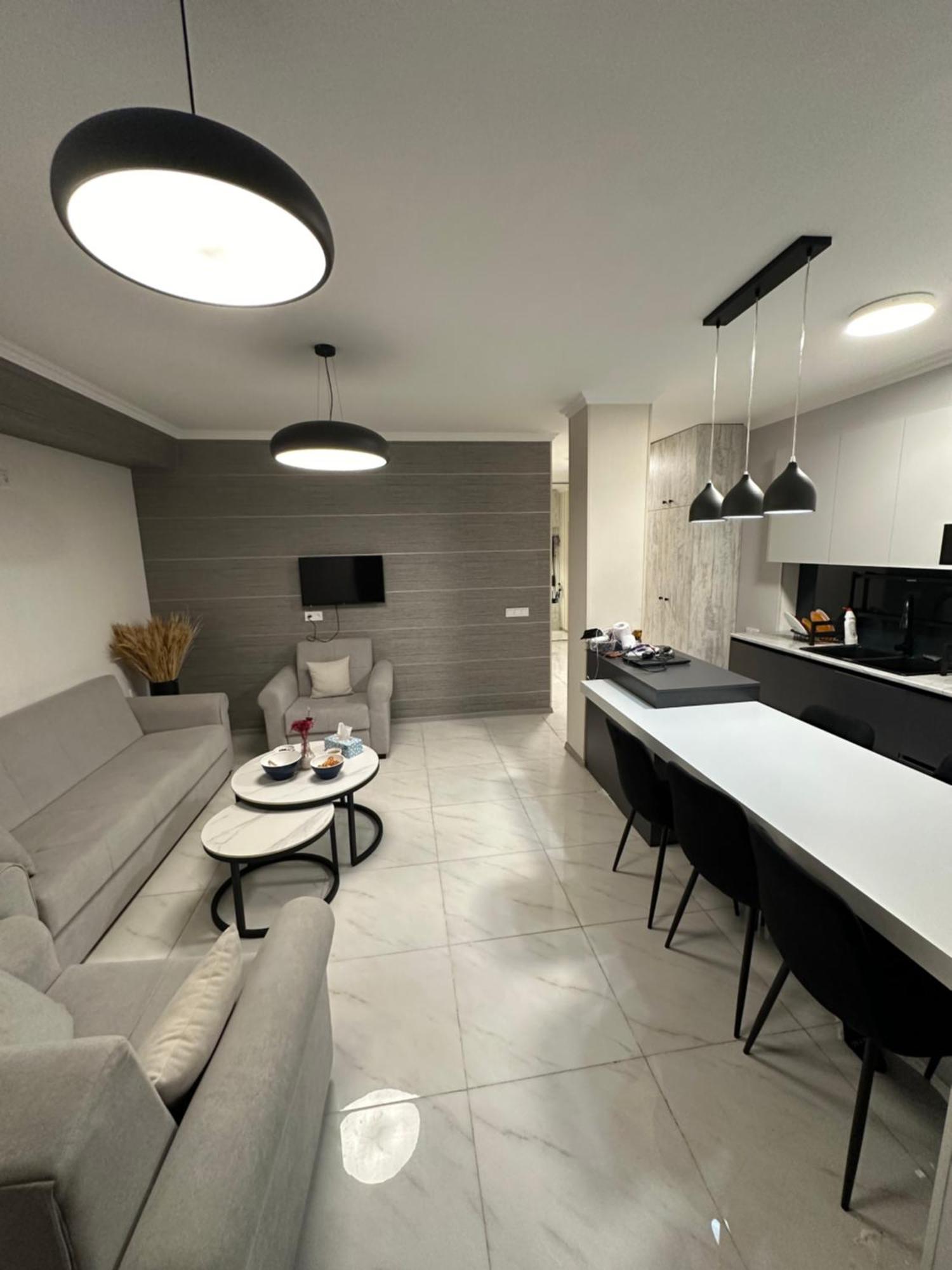 Elegant Escape In City Center Yerevan Exterior photo
